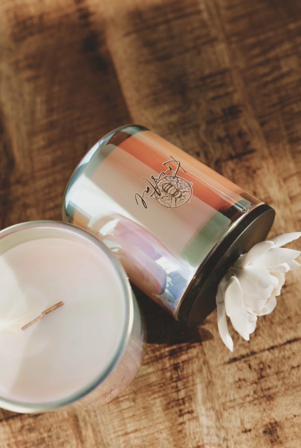 Blushing Bride – luksuriøs håndlavet sojavokslys (280 ml) med knitrende trævæge